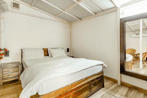 Room No. 4 with Patio Bar - Main view