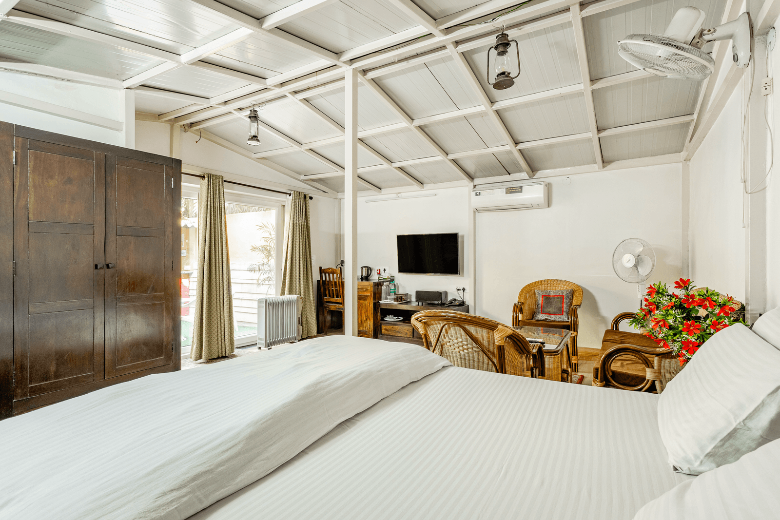 Room No. 4 with Patio Bar - View 3