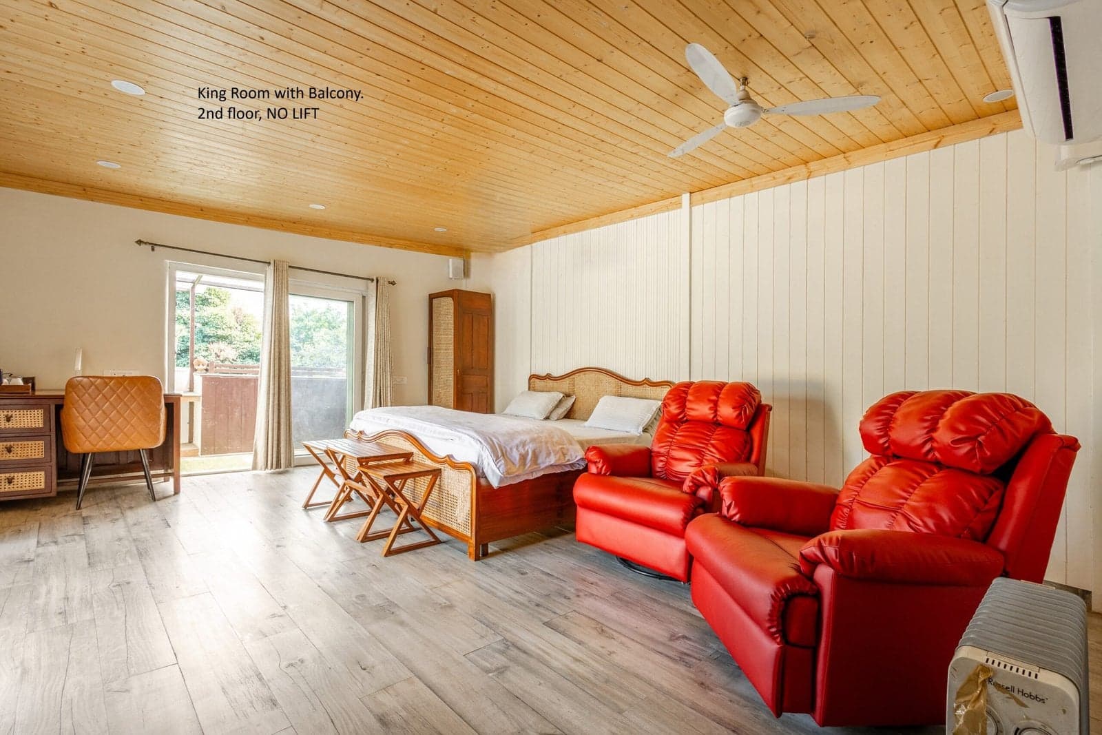 Room No. 5 - Top Floor Retreat - View 3