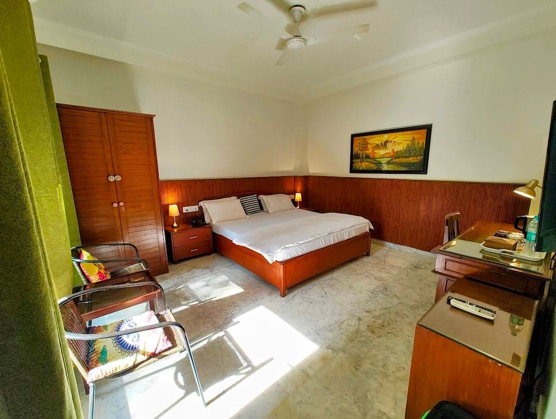 Room No. 4 with Patio Bar - View 4