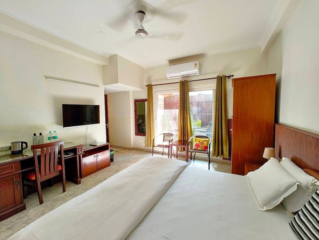 Room No. 4 with Patio Bar - View 2